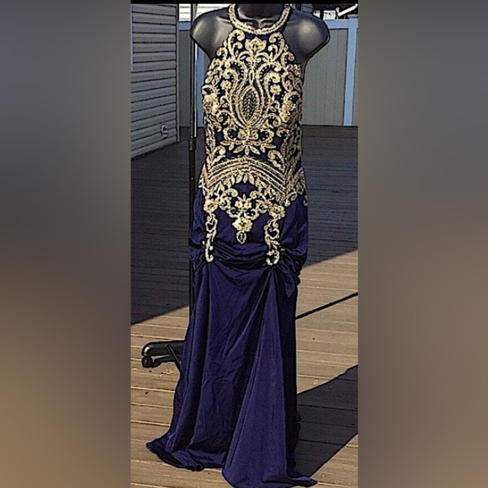 Beautiful gown with small train by Let’s, blue and gold - Picture 5 of 16